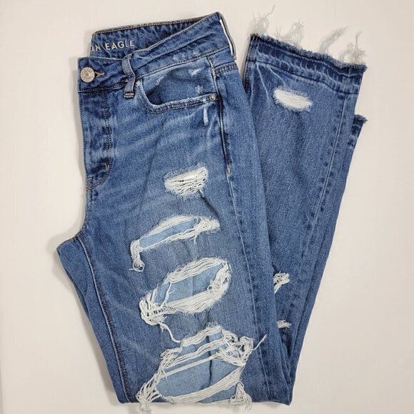 American Eagle Women's TomGirl Distressed Medium Wash Button Fly Jeans Size 4 - Picture 7 of 11